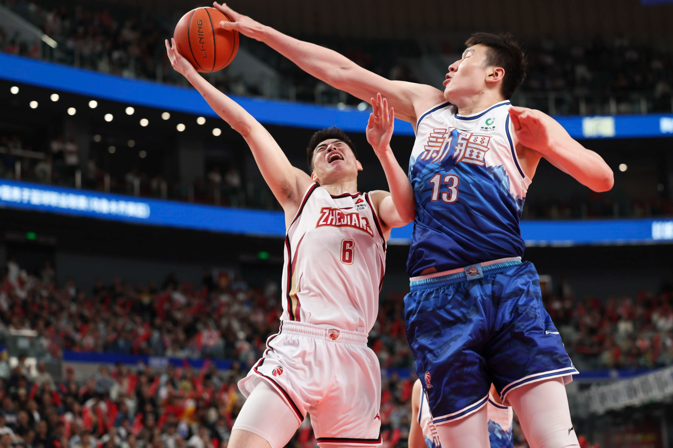 九游唯一入口-冲刺阶段体能课后，里尔遗憾出局备战CBA常规赛，更衣室稳定，团队化学反应显著的简单介绍