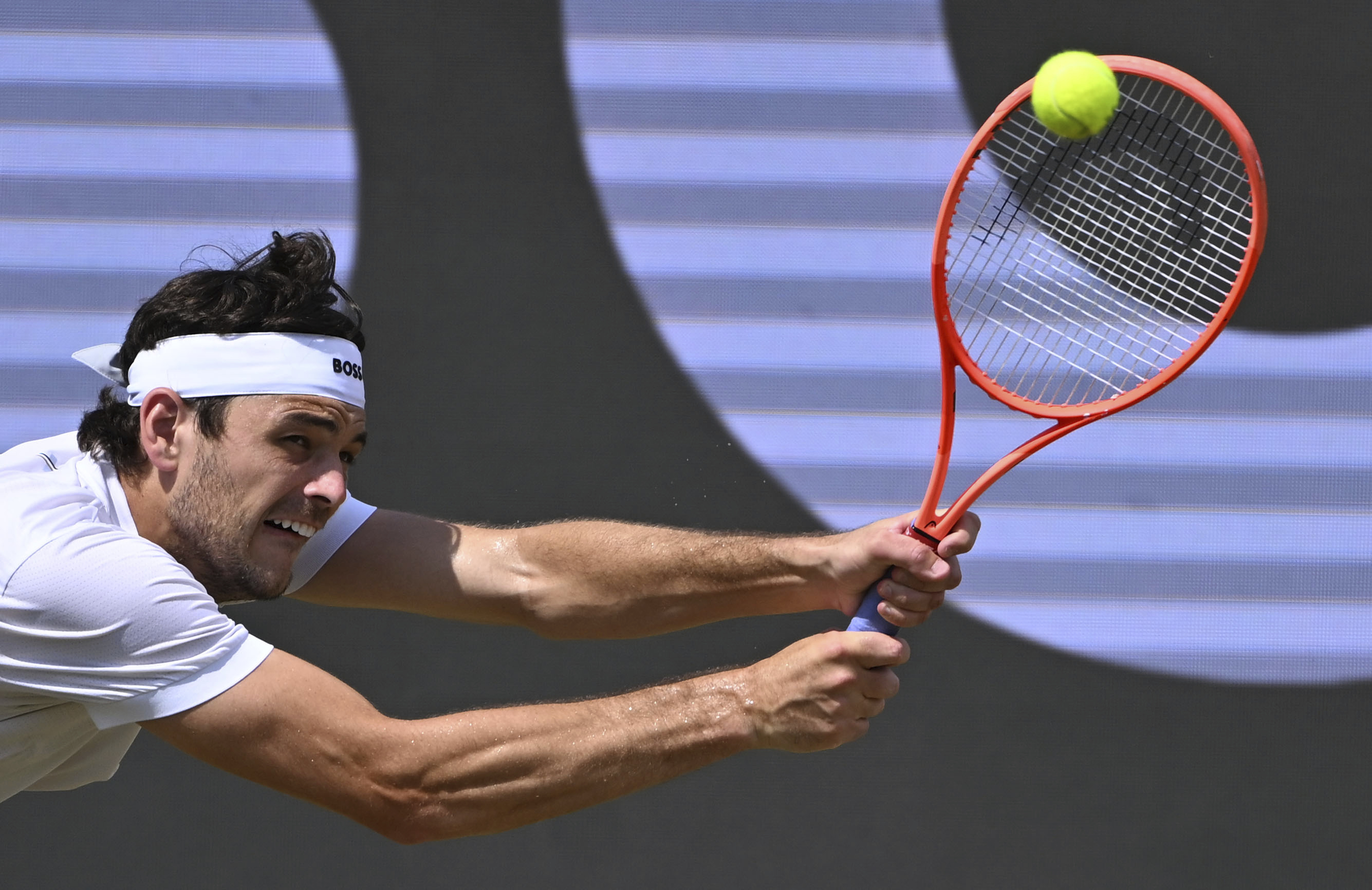 九游app下载-斯图加特迎欧冠关键赛；赛前复出首秀；引发热议；年轻球员得到机会的简单介绍